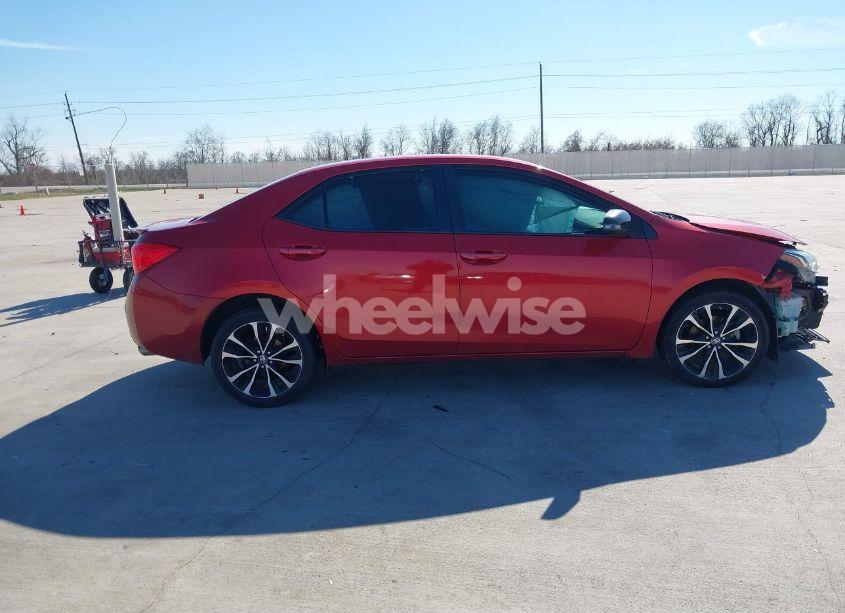 Photo 13 of 2018 Toyota Corolla SE (VIN 5YFBURHE7JP852192)