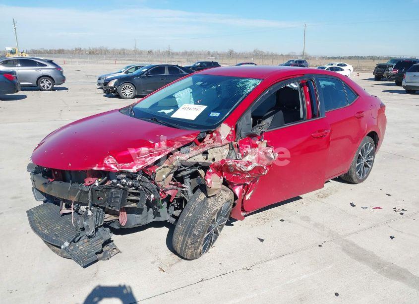 Photo 2 of 2018 Toyota Corolla SE (VIN 5YFBURHE7JP852192)