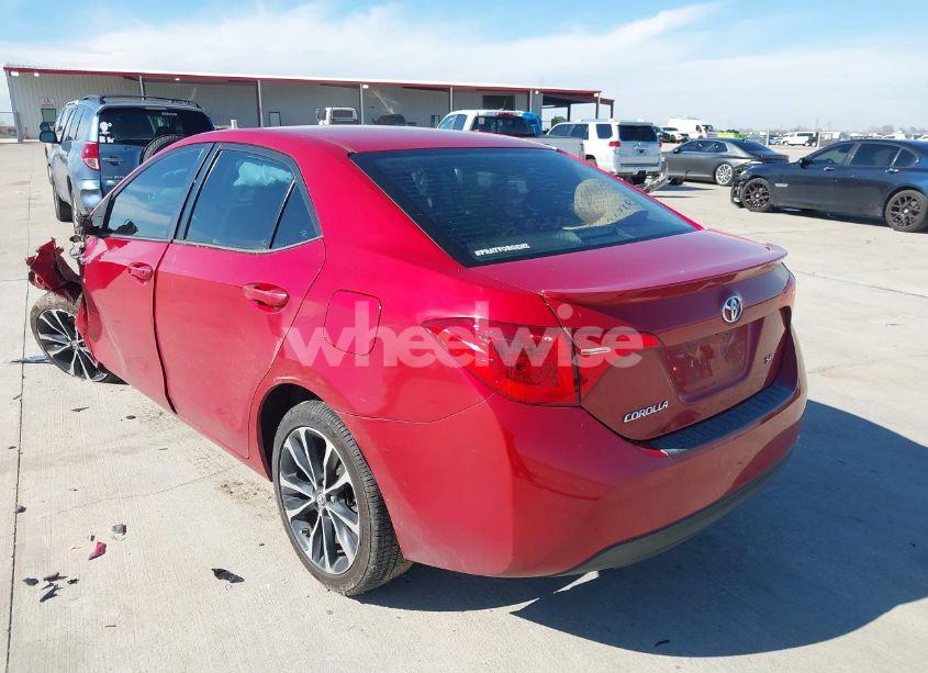 Photo 3 of 2018 Toyota Corolla SE (VIN 5YFBURHE7JP852192)