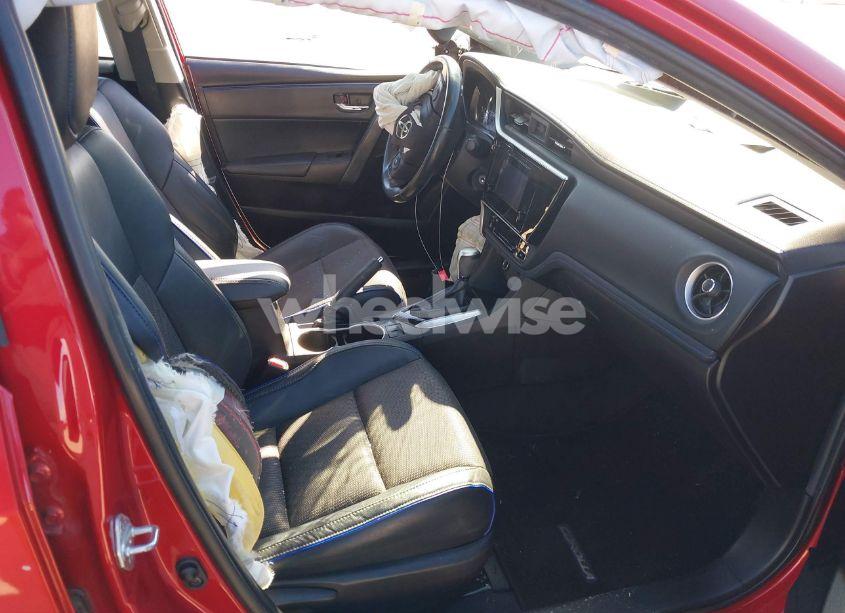 Photo 5 of 2018 Toyota Corolla SE (VIN 5YFBURHE7JP852192)