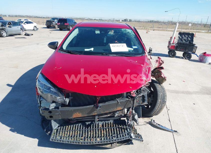 Photo 6 of 2018 Toyota Corolla SE (VIN 5YFBURHE7JP852192)