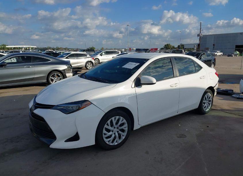 Photo 2 of 2019 Toyota Corolla LE (VIN 5YFBURHE7KP867258)