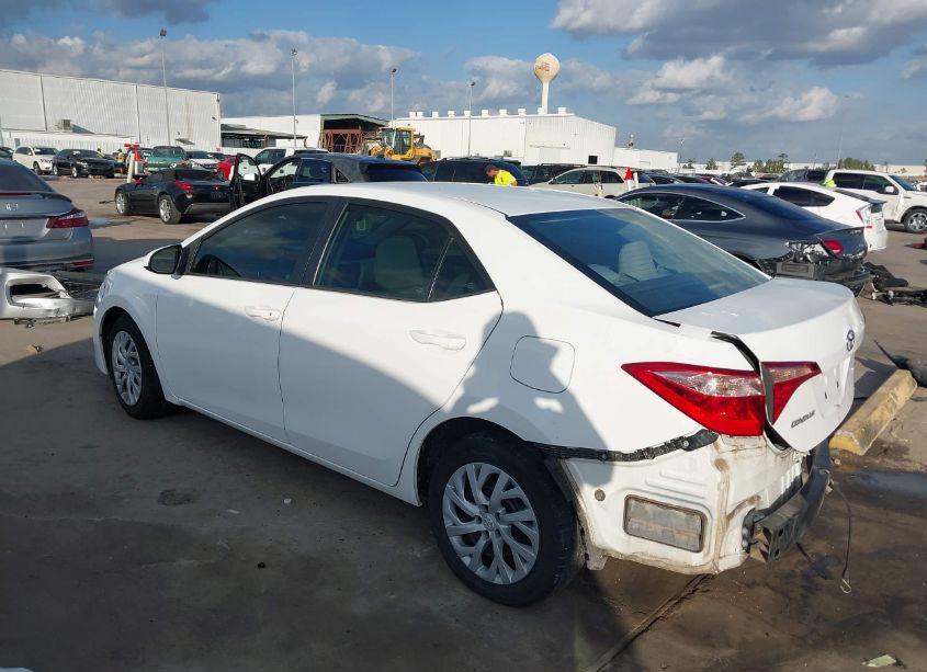 Photo 3 of 2019 Toyota Corolla LE (VIN 5YFBURHE7KP867258)
