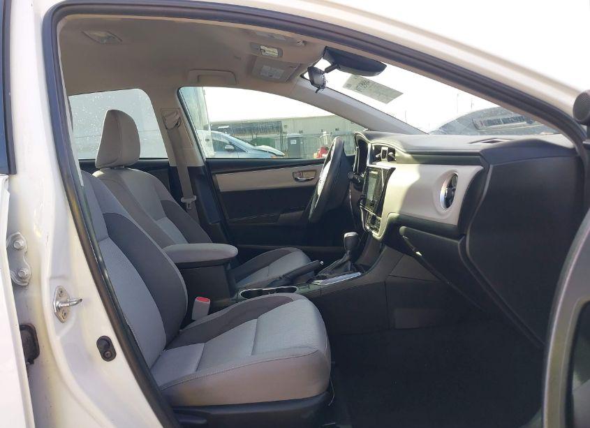 Photo 5 of 2019 Toyota Corolla LE (VIN 5YFBURHE7KP867258)