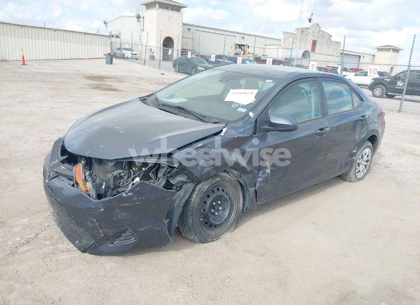 Photo 2 of 2019 Toyota Corolla LE (VIN 5YFBURHE7KP871097)