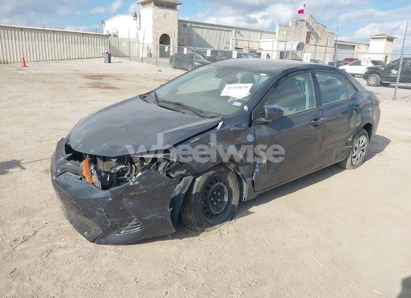 Photo 6 of 2019 Toyota Corolla LE (VIN 5YFBURHE7KP871097)