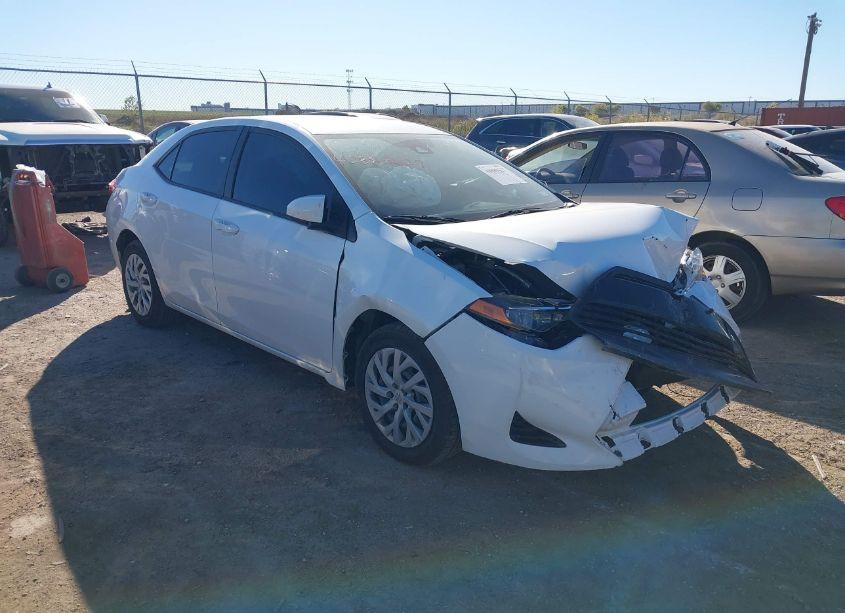 2019 Toyota Corolla LE (VIN 5YFBURHE7KP875277) main photo