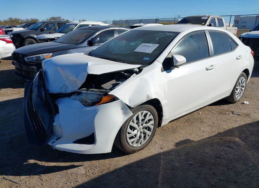 Photo 2 of 2019 Toyota Corolla LE (VIN 5YFBURHE7KP875277)