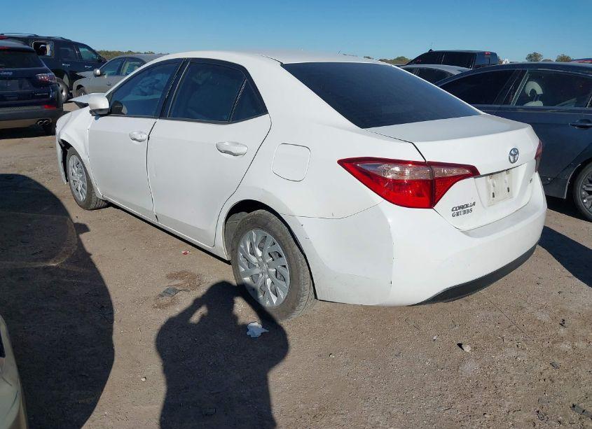 Photo 3 of 2019 Toyota Corolla LE (VIN 5YFBURHE7KP875277)