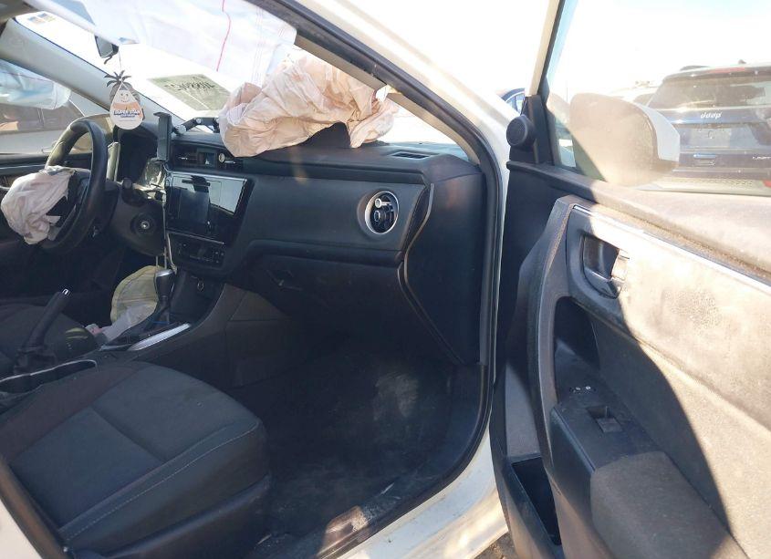 Photo 5 of 2019 Toyota Corolla LE (VIN 5YFBURHE7KP875277)