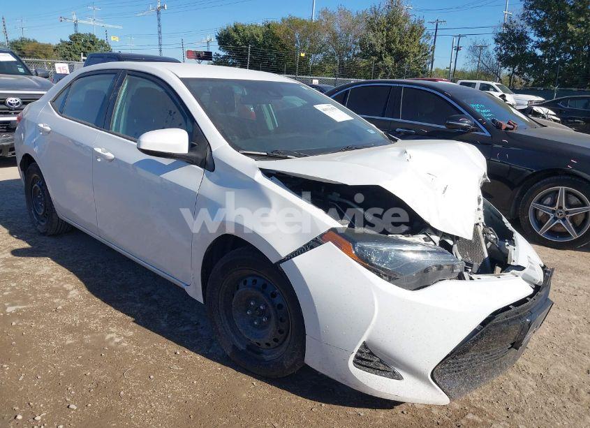 2019 Toyota Corolla LE (VIN 5YFBURHE7KP875845) main photo