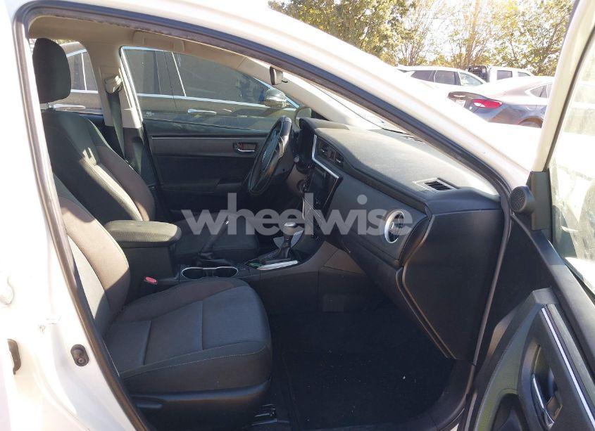 Photo 5 of 2019 Toyota Corolla LE (VIN 5YFBURHE7KP875845)