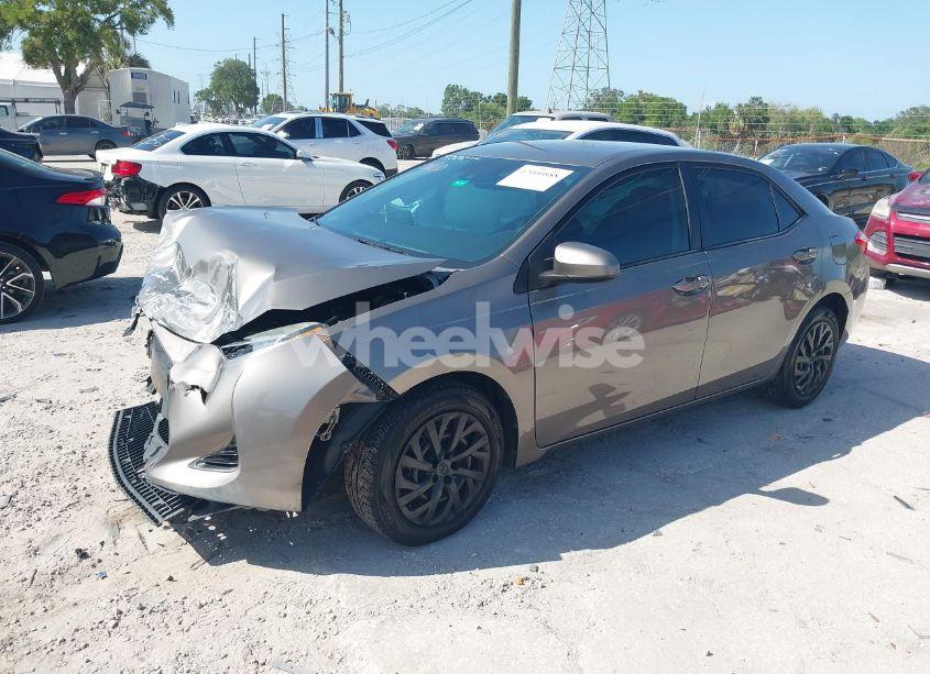Photo 2 of 2019 Toyota Corolla LE (VIN 5YFBURHE7KP878972)