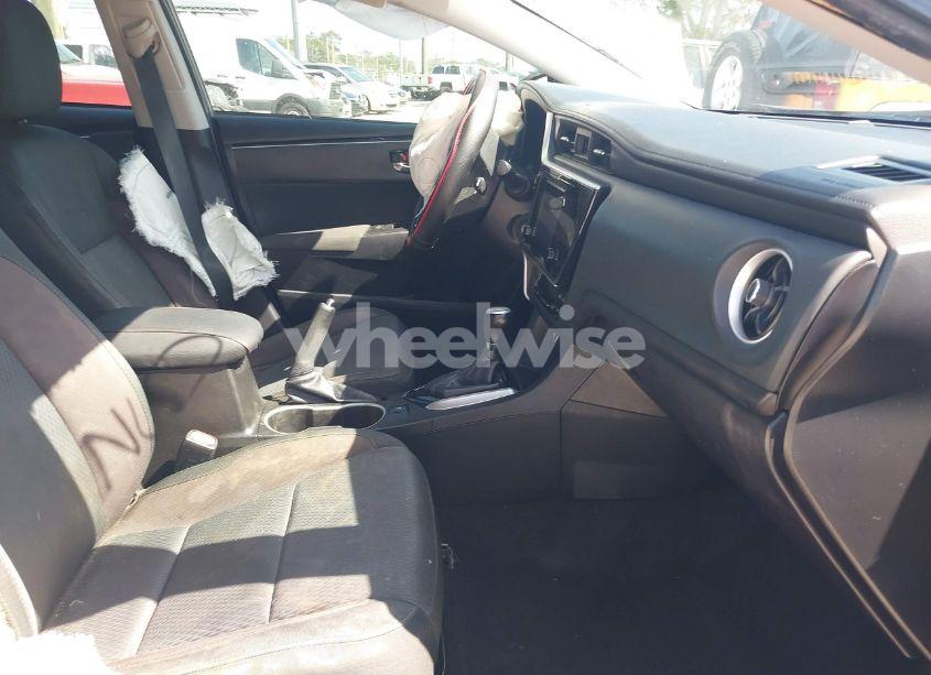 Photo 5 of 2019 Toyota Corolla LE (VIN 5YFBURHE7KP878972)