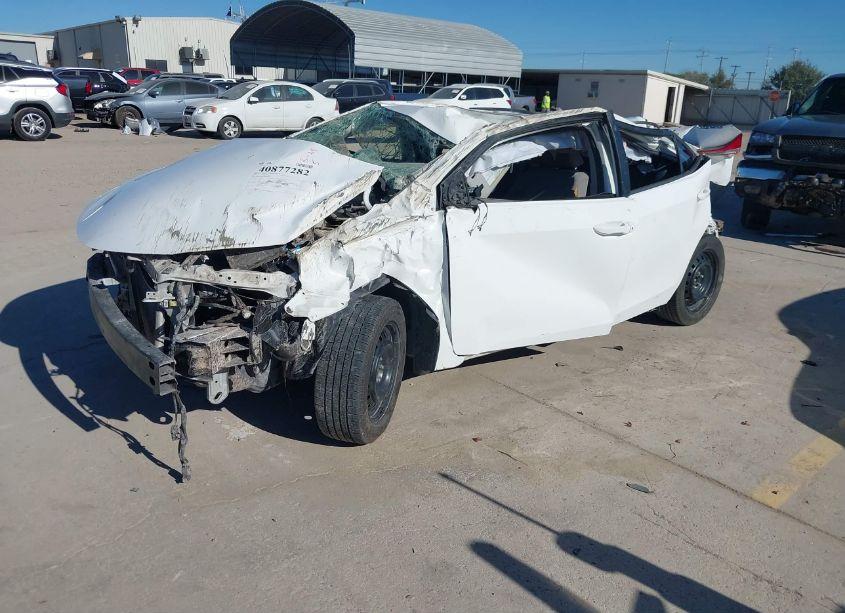 Photo 2 of 2019 Toyota Corolla LE (VIN 5YFBURHE7KP886568)