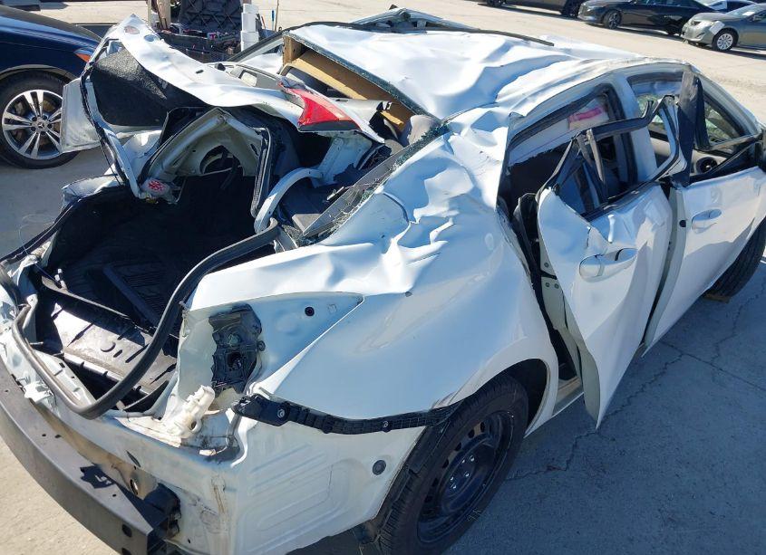 Photo 6 of 2019 Toyota Corolla LE (VIN 5YFBURHE7KP886568)