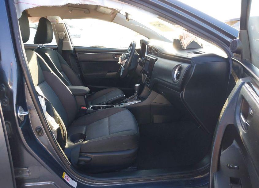 Photo 5 of 2019 Toyota Corolla LE (VIN 5YFBURHE7KP899031)