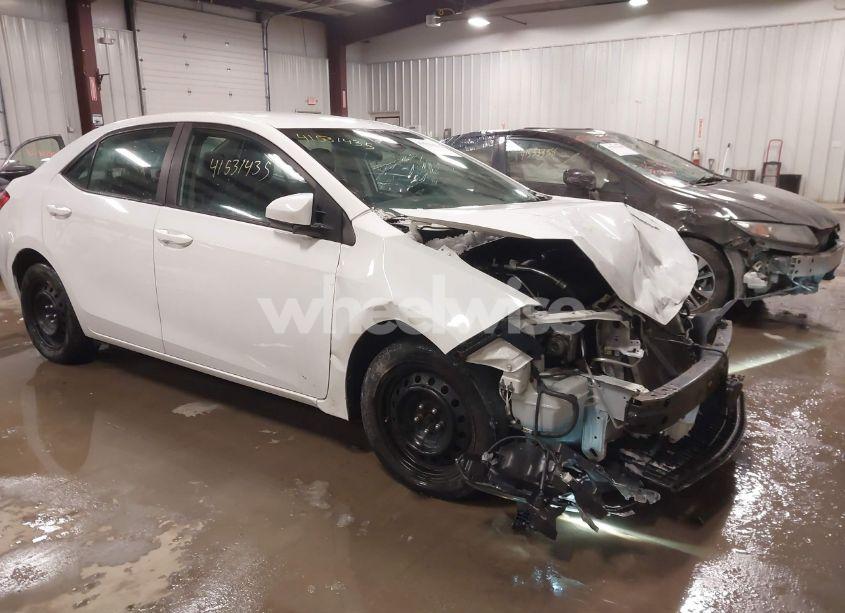 2019 Toyota Corolla LE (VIN 5YFBURHE7KP904275) main photo