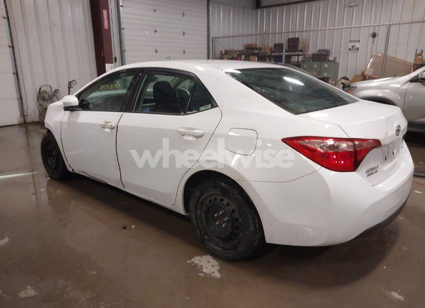 Photo 3 of 2019 Toyota Corolla LE (VIN 5YFBURHE7KP904275)