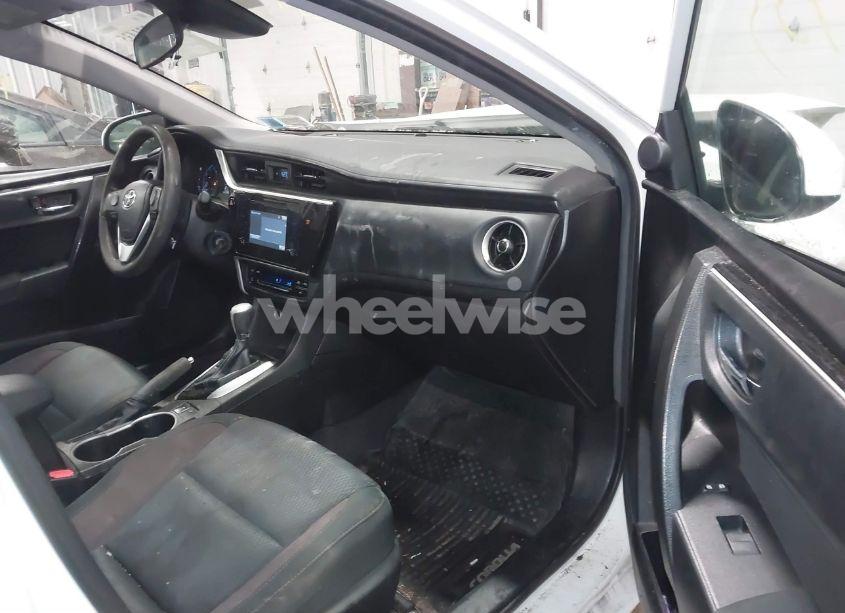 Photo 5 of 2019 Toyota Corolla LE (VIN 5YFBURHE7KP904275)