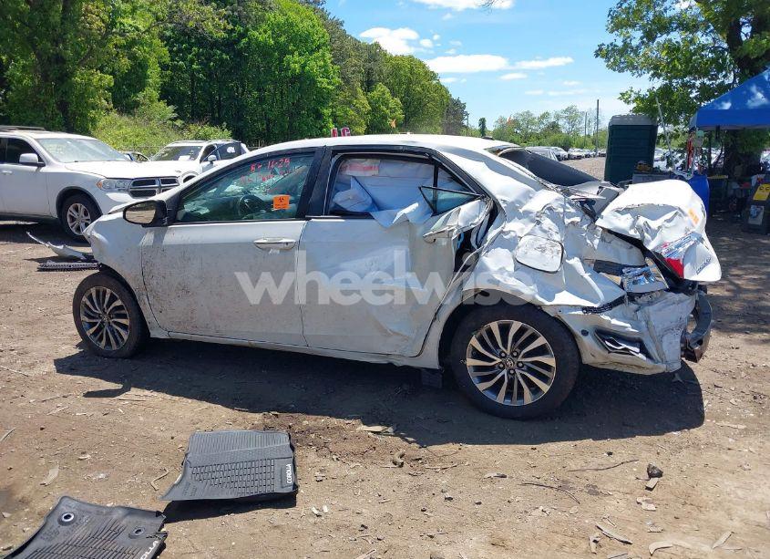 Photo 13 of 2019 Toyota Corolla XLE (VIN 5YFBURHE7KP904888)