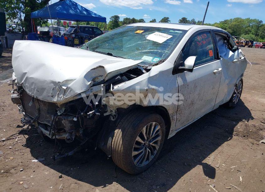 Photo 2 of 2019 Toyota Corolla XLE (VIN 5YFBURHE7KP904888)