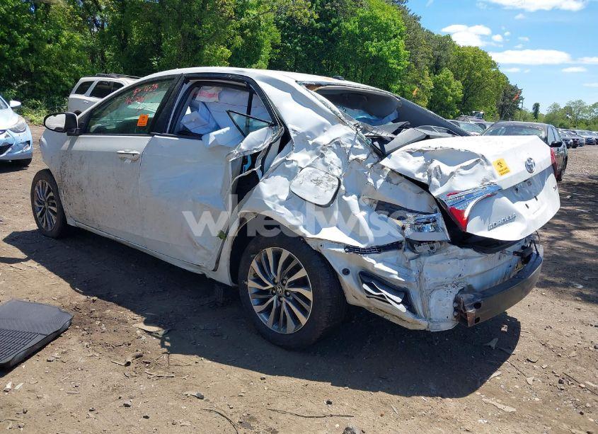 Photo 3 of 2019 Toyota Corolla XLE (VIN 5YFBURHE7KP904888)