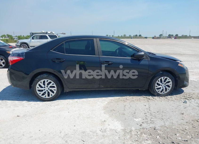 Photo 13 of 2019 Toyota Corolla LE (VIN 5YFBURHE7KP938152)