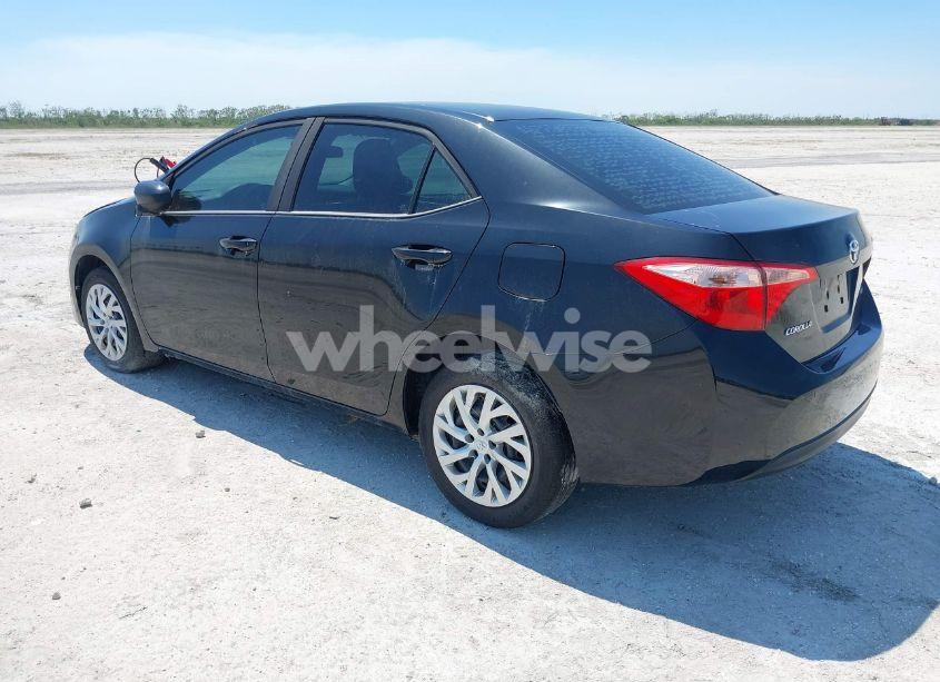 Photo 3 of 2019 Toyota Corolla LE (VIN 5YFBURHE7KP938152)