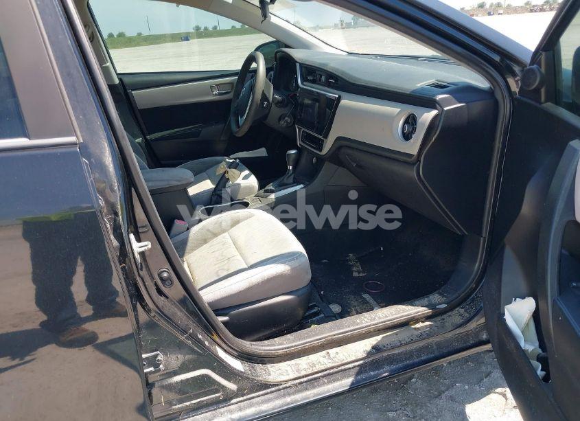 Photo 5 of 2019 Toyota Corolla LE (VIN 5YFBURHE7KP938152)