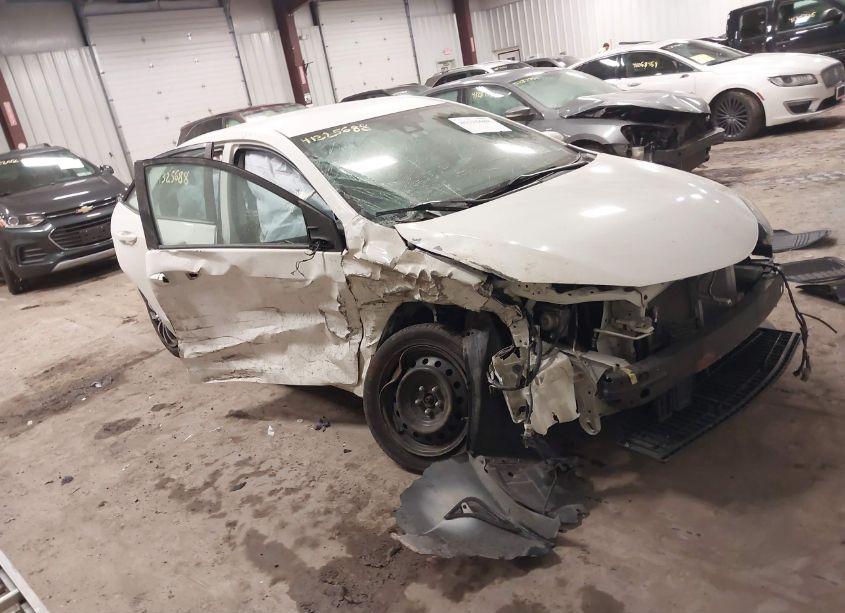 2019 Toyota Corolla LE (VIN 5YFBURHE7KP939558) main photo