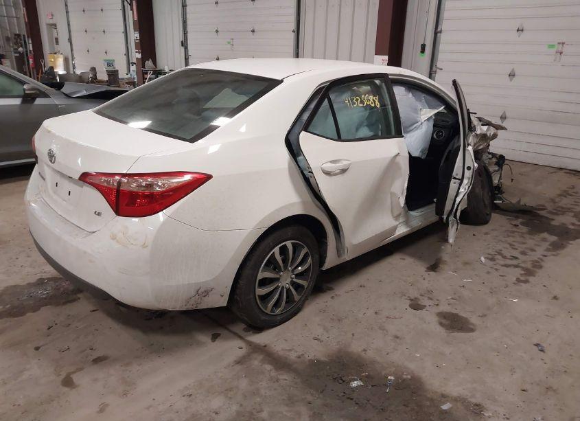 Photo 4 of 2019 Toyota Corolla LE (VIN 5YFBURHE7KP939558)