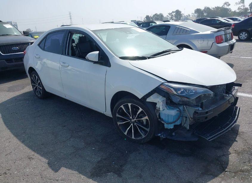 2019 Toyota Corolla SE (VIN 5YFBURHE7KP944453) main photo