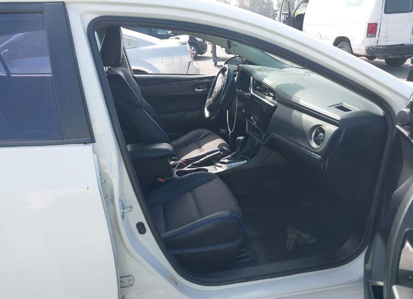 Photo 5 of 2019 Toyota Corolla SE (VIN 5YFBURHE7KP944453)