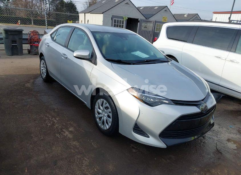 2019 Toyota Corolla LE (VIN 5YFBURHE7KP948745) main photo