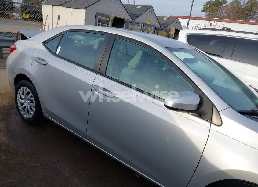 Photo 13 of 2019 Toyota Corolla LE (VIN 5YFBURHE7KP948745)