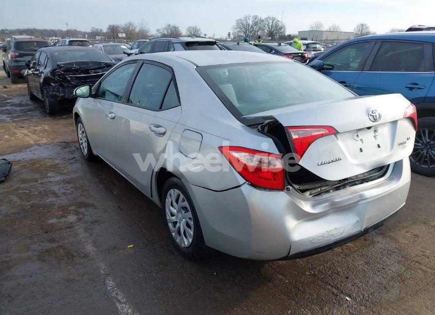 Photo 3 of 2019 Toyota Corolla LE (VIN 5YFBURHE7KP948745)
