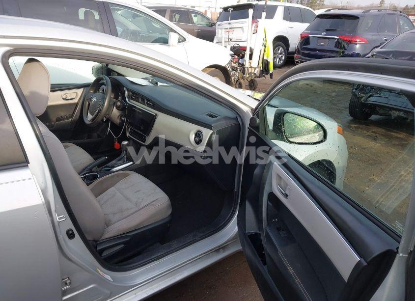 Photo 5 of 2019 Toyota Corolla LE (VIN 5YFBURHE7KP948745)