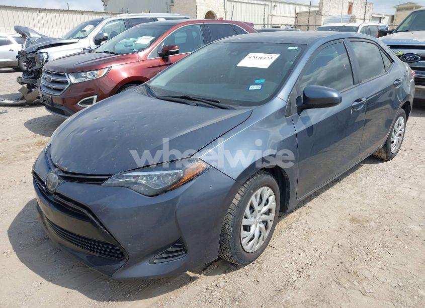 Photo 2 of 2019 Toyota Corolla LE (VIN 5YFBURHE7KP948955)