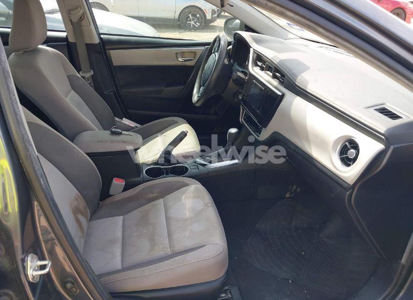 Photo 5 of 2019 Toyota Corolla LE (VIN 5YFBURHE7KP948955)