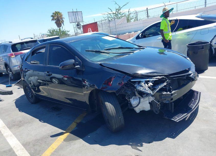 2019 Toyota Corolla LE (VIN 5YFBURHE7KP949281) main photo