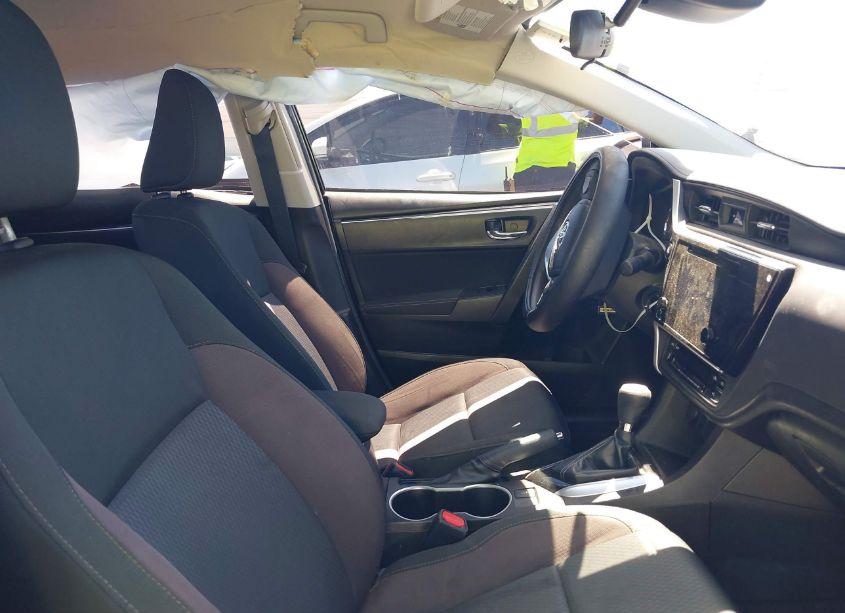 Photo 5 of 2019 Toyota Corolla LE (VIN 5YFBURHE7KP949281)