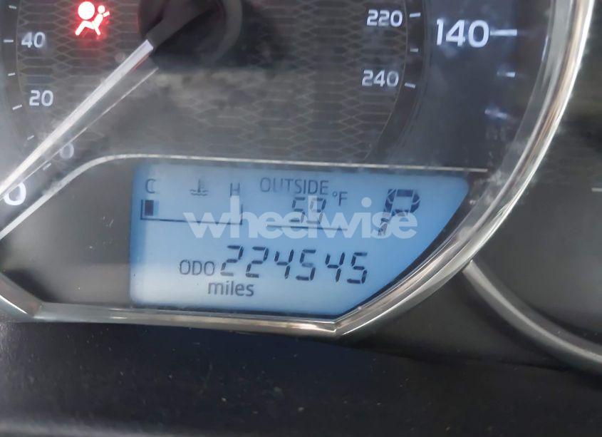 Photo 16 of 2014 Toyota Corolla LE (VIN 5YFBURHE8EP111801)