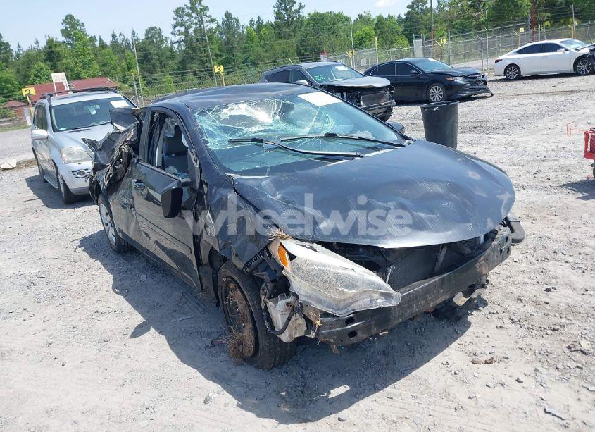 2015 Toyota Corolla LE (VIN 5YFBURHE8FP182353) main photo