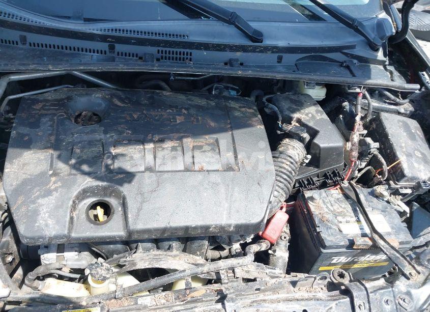 Photo 10 of 2015 Toyota Corolla LE (VIN 5YFBURHE8FP182353)