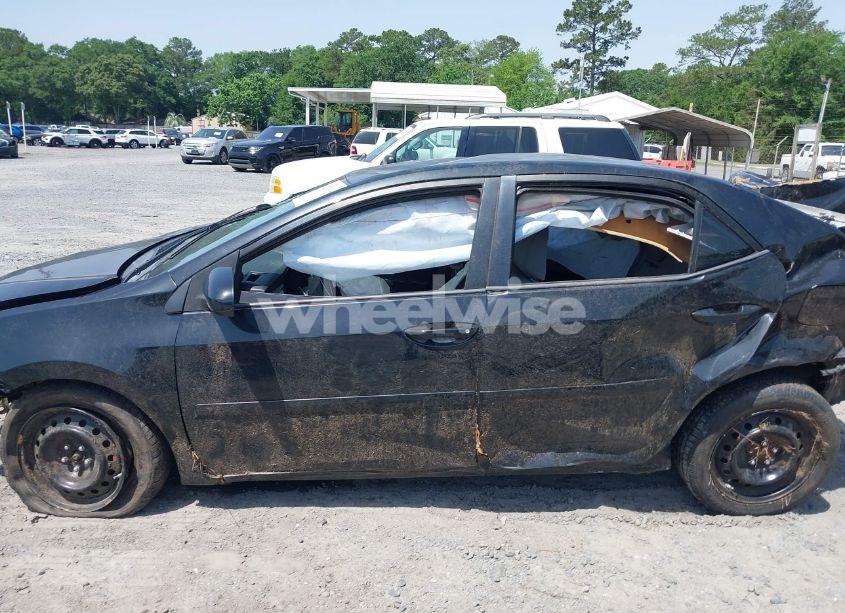 Photo 15 of 2015 Toyota Corolla LE (VIN 5YFBURHE8FP182353)