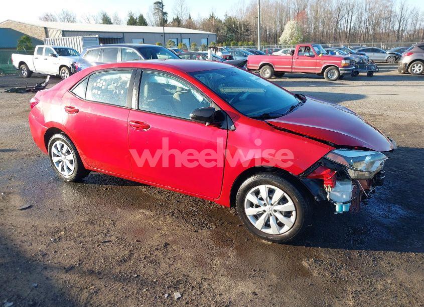 2015 Toyota Corolla LE (VIN 5YFBURHE8FP197578) main photo