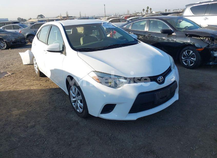 2015 Toyota Corolla LE (VIN 5YFBURHE8FP203721) main photo