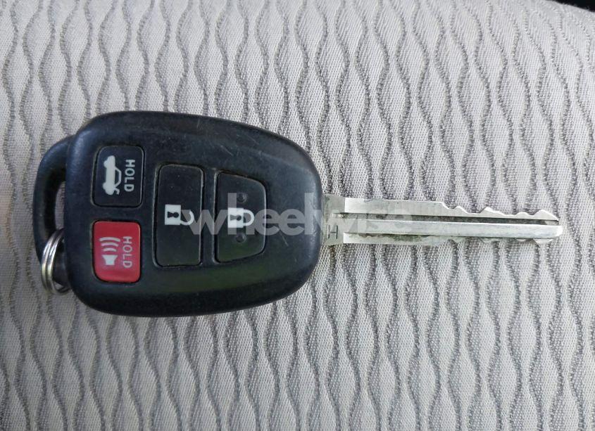 Photo 11 of 2015 Toyota Corolla LE (VIN 5YFBURHE8FP203721)