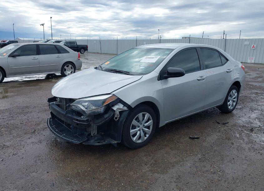 Photo 2 of 2015 Toyota Corolla LE (VIN 5YFBURHE8FP267547)